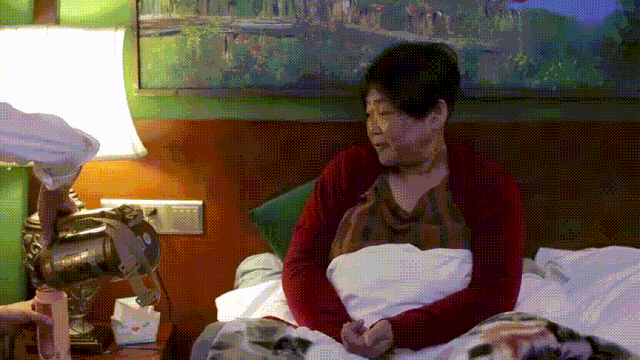 陈女士吃药.gif